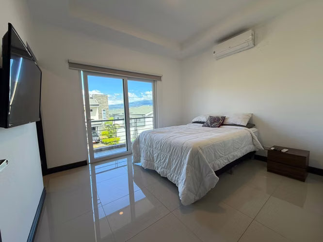 Se vende casa en Guachipelín de Escazú. - Imagen 18