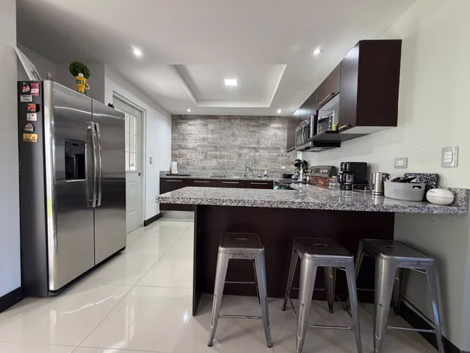 Se vende casa en Guachipelín de Escazú. - Imagen 10
