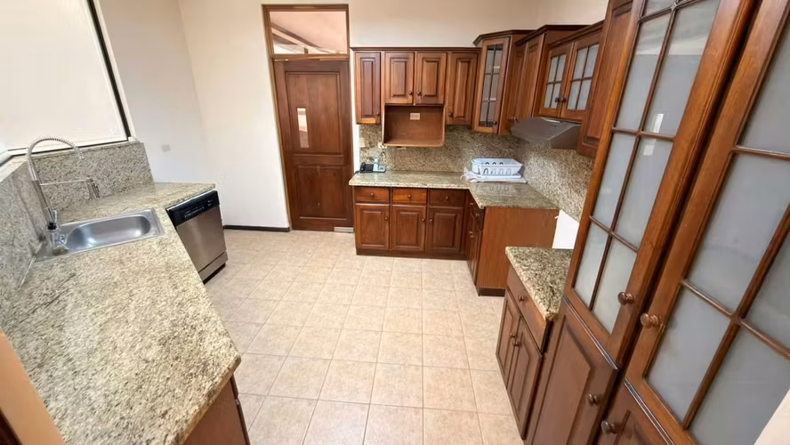 Vendo casa en condominio San Rafael de Montes de Oca - Imagen 5