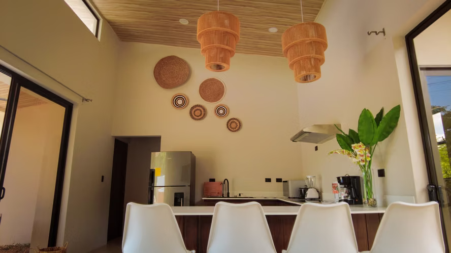 1-2 Bedroom apartment and house with Pool, AC,  20min drive from beaches