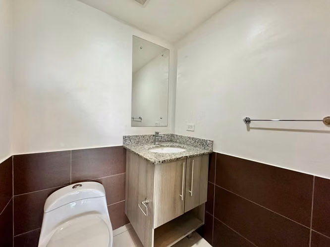 ALQUILER DE APARTAMENTO CON LÍNEA BLANCA Y PARQUEO - Imagen 6