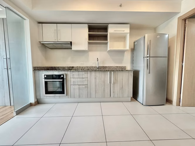 ALQUILER DE APARTAMENTO CON LÍNEA BLANCA Y PARQUEO - Imagen 4