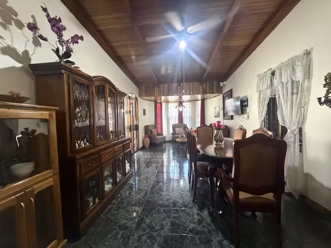 A la venta casa de oportunidad de una planta Urbanixacion La Teindiad de Alajuela - Imagen 9