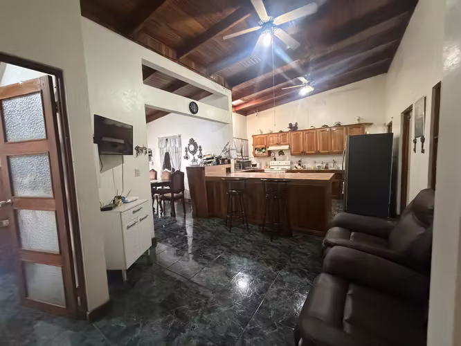 A la venta casa de oportunidad de una planta Urbanixacion La Teindiad de Alajuela - Imagen 12