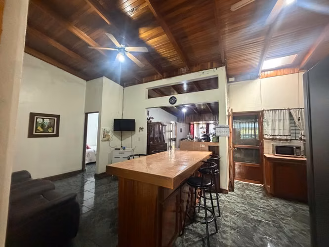 A la venta casa de oportunidad de una planta Urbanixacion La Teindiad de Alajuela - Imagen 2