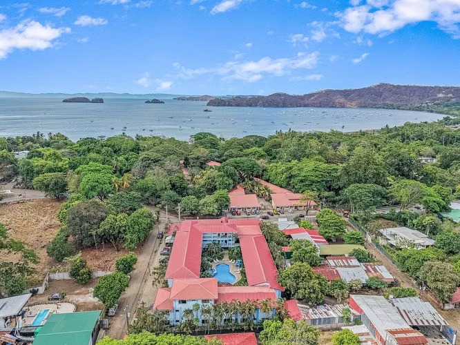 Marina Loft 201 -This one is different! 1 bed set-up(not studio) corner, terrace