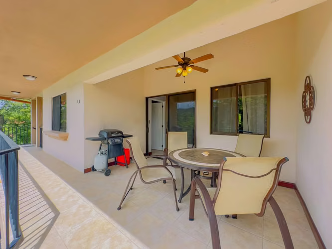Serena Suites L3 | Condominio en ultimo piso con vista a la montana | Financiamiento del vendedor