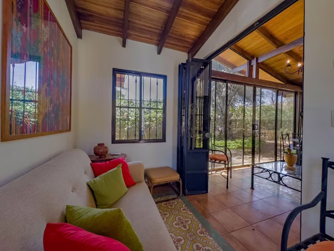 Casa Patricia | 2 hab, 2 banos en un amplio lote de 1.073 m2