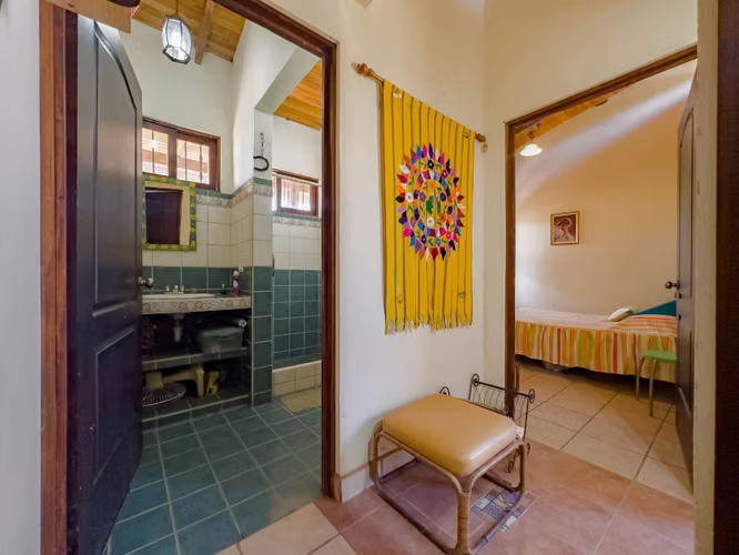 Casa Patricia | 2 hab, 2 banos en un amplio lote de 1.073 m2