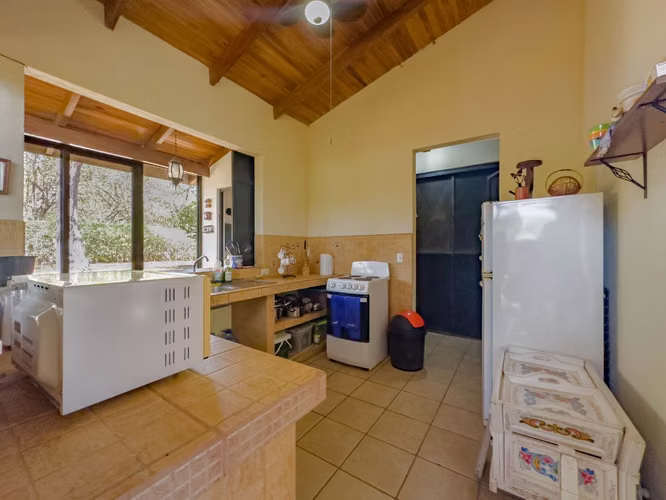 Casa Patricia | 2 hab, 2 banos en un amplio lote de 1.073 m2