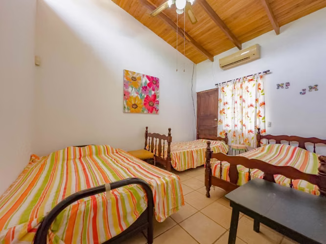 Casa Patricia | 2 hab, 2 banos en un amplio lote de 1.073 m2