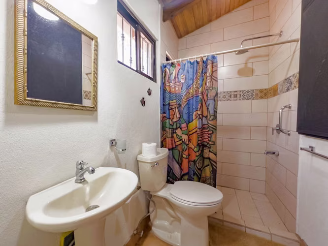 Casa Patricia | 2 hab, 2 banos en un amplio lote de 1.073 m2