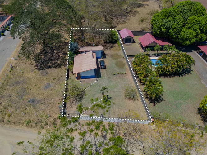 Casa Patricia | 2 hab, 2 banos en un amplio lote de 1.073 m2