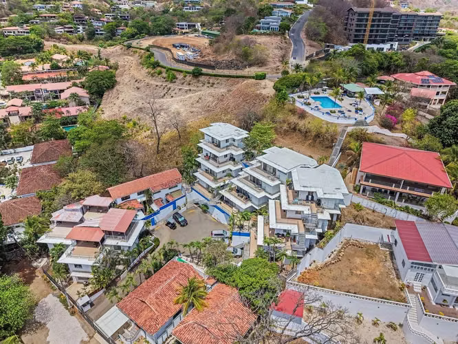 Tucanes Unidad 18 | Una de las pocas distribuciones tipo townhouse de 3 habitaciones en Tucanes