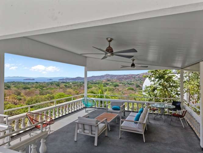 Casa Perla en Okeanos | Vistas al mar, piscina y terraza en azotea en Playas del Coco - Imagen 2