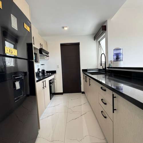 Apartamento amueblado de 2 habitaciones en Sabana Norte, San José, con piscina y vista - Imagen 4