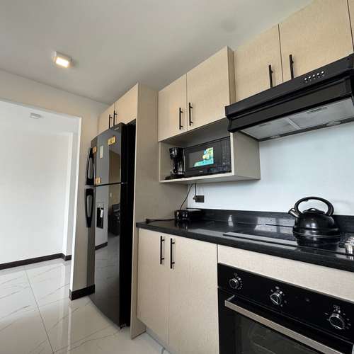 Apartamento amueblado de 2 habitaciones en Sabana Norte, San José, con piscina y vista - Imagen 6