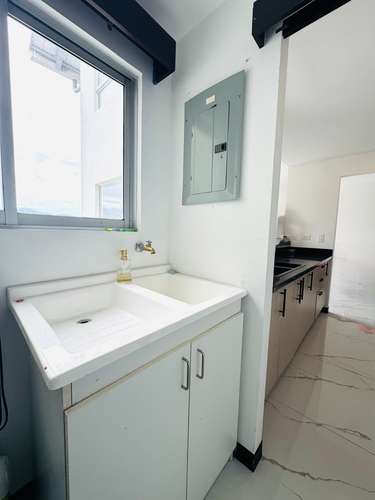 Apartamento amueblado de 2 habitaciones en Sabana Norte, San José, con piscina y vista - Imagen 8