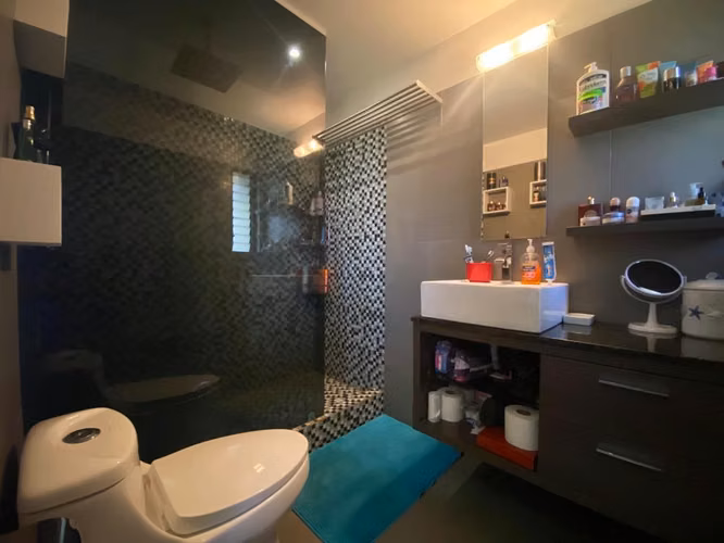 Exclusiva Casa en Condominio en Escazú: Espacio, Comodidad y Ubicación Privilegiada - Imagen 10