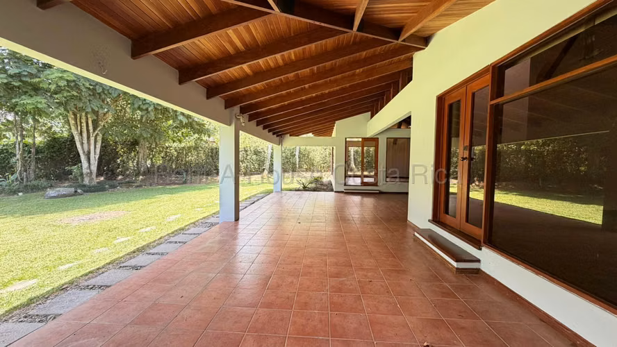 Exclusiva Residencia Rodeada de Naturaleza en Jaboncillos, Escazú - Imagen 19