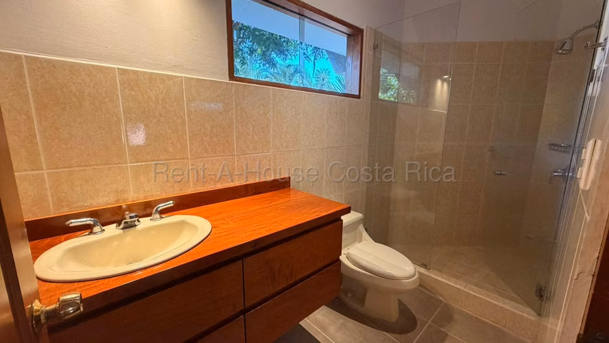 Exclusiva Residencia Rodeada de Naturaleza en Jaboncillos, Escazú - Imagen 15