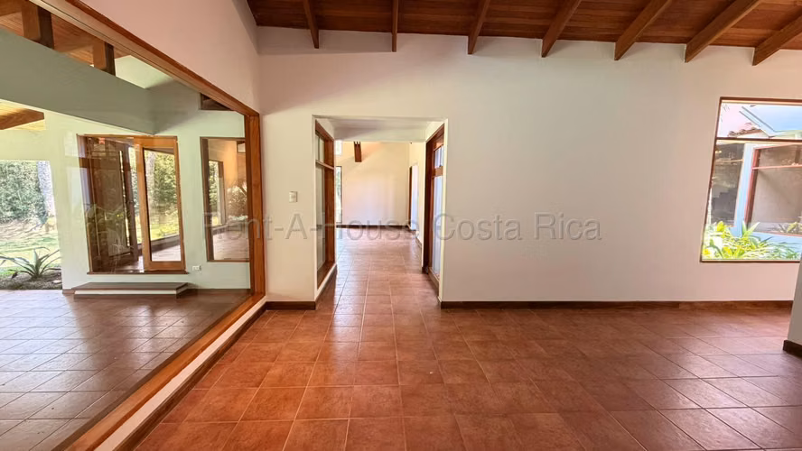 Exclusiva Residencia Rodeada de Naturaleza en Jaboncillos, Escazú - Imagen 4