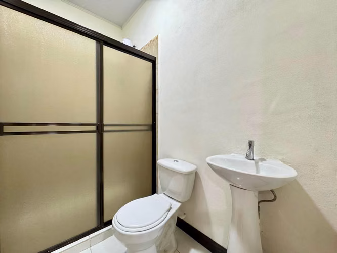 Se alquila amplio y cómodo apartamento en Tibas, llorente - Imagen 9