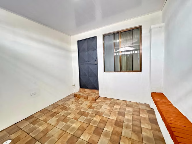Se alquila amplio y cómodo apartamento en Tibas, llorente - Imagen 12