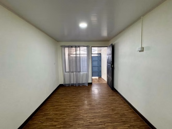 Se alquila amplio y cómodo apartamento en Tibas, llorente - Imagen 3