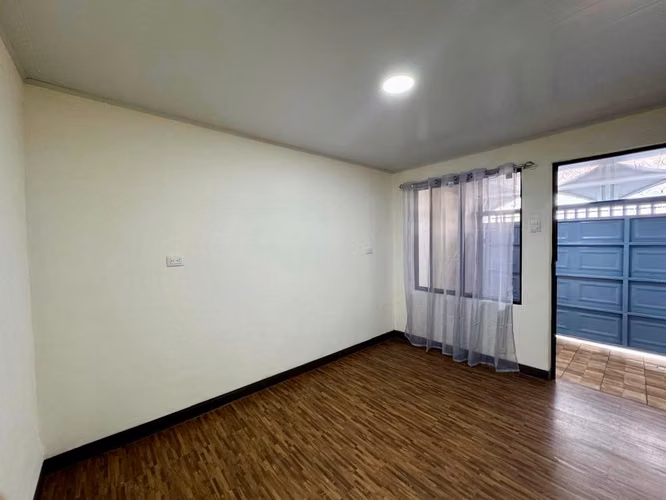 Se alquila amplio y cómodo apartamento en Tibas, llorente - Imagen 6