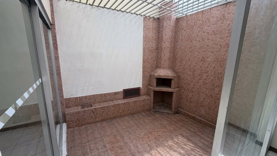 Amplia y Elegante Casa en Alquiler – Zapote, San José (Zona Segura y Silenciosa) - Imagen 4