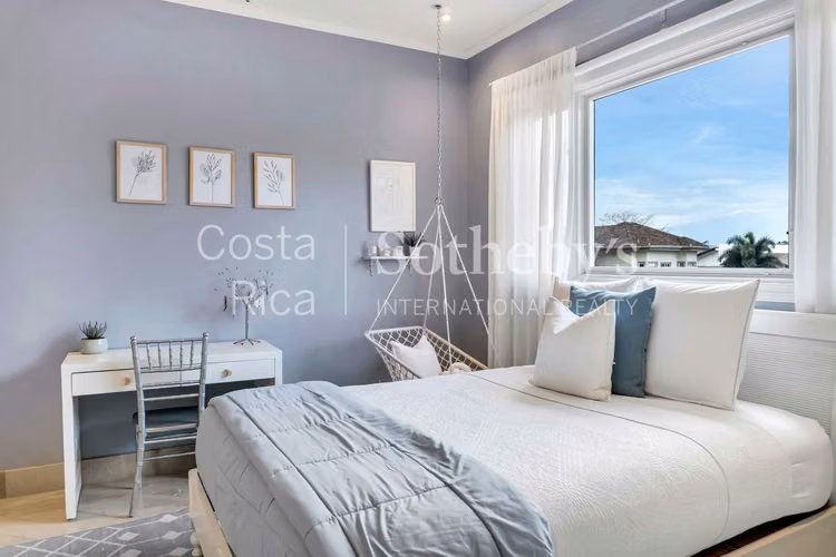 Preciosa Casa en exclusivo Condominio, Santa Ana