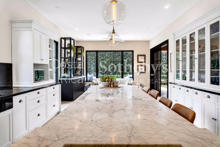 Preciosa Casa en exclusivo Condominio, Santa Ana