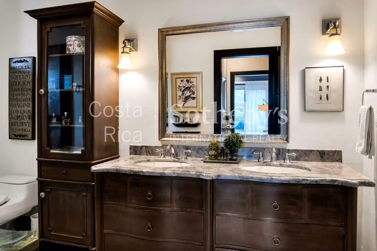 Preciosa Casa en exclusivo Condominio, Santa Ana
