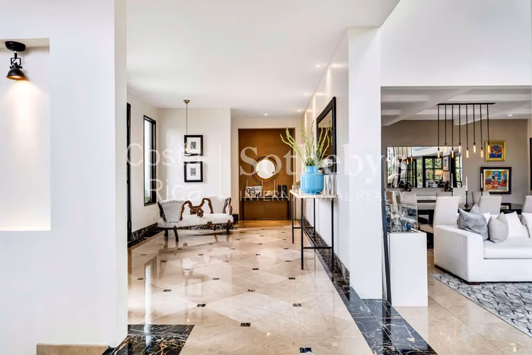 Preciosa Casa en exclusivo Condominio, Santa Ana