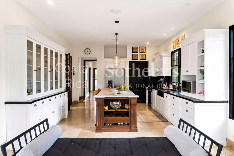 Preciosa Casa en exclusivo Condominio, Santa Ana