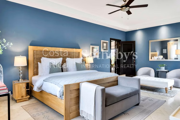 Preciosa Casa en exclusivo Condominio, Santa Ana