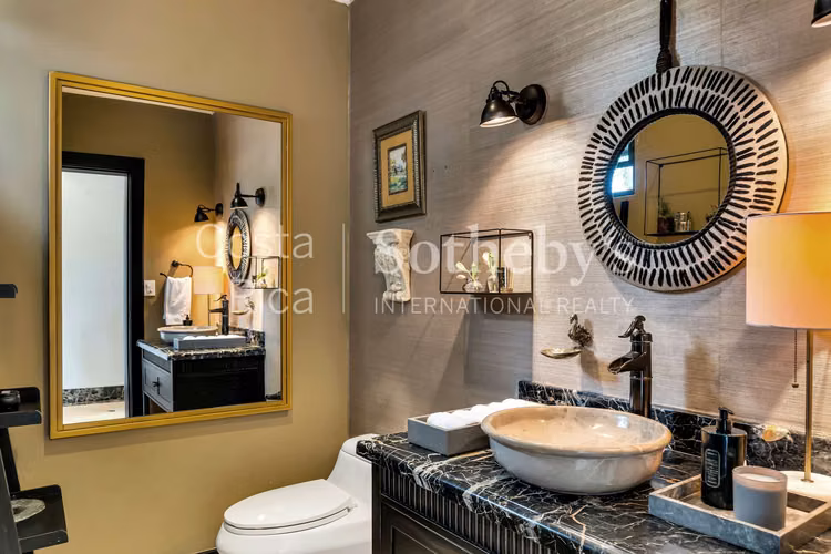 Preciosa Casa en exclusivo Condominio, Santa Ana