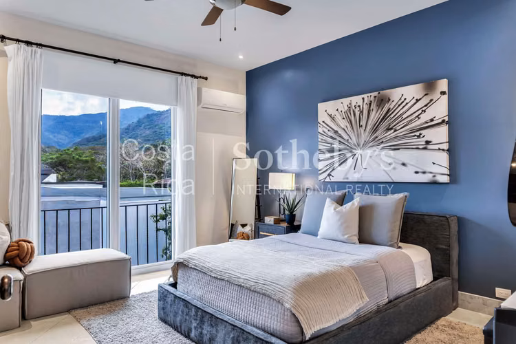 Preciosa Casa en exclusivo Condominio, Santa Ana