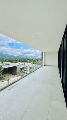 Oportunidad Santa Ana Boulevard 362m2 4 habs + servicio 3 parqueos terraza con vista  - Imagen 3