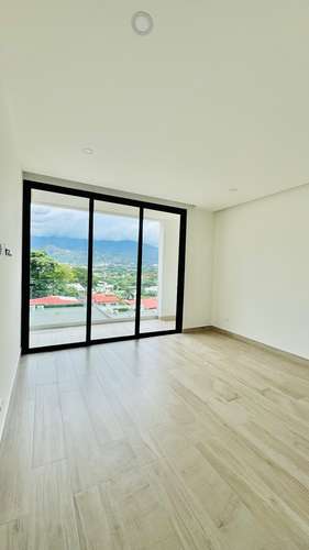 Oportunidad Santa Ana Boulevard 362m2 4 habs + servicio 3 parqueos terraza con vista  - Imagen 8