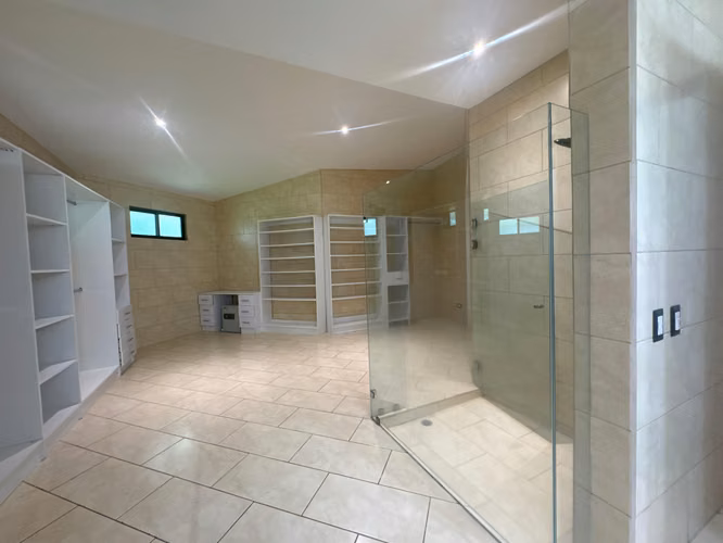 VENTA DE CASA EN UN NIVEL, SANTA ANA. RIO ORO