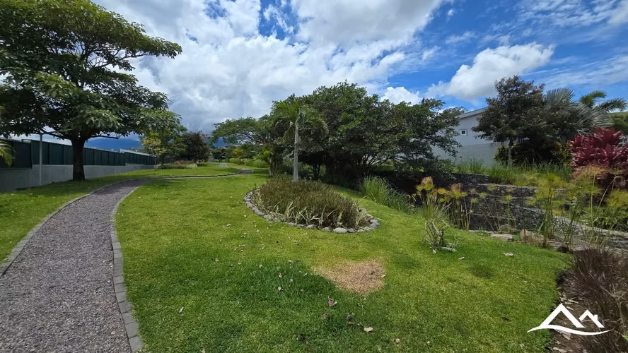 Se vende casa en Guachipelin de Escazú