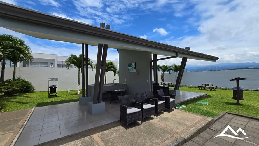 Se vende casa en Guachipelin de Escazú