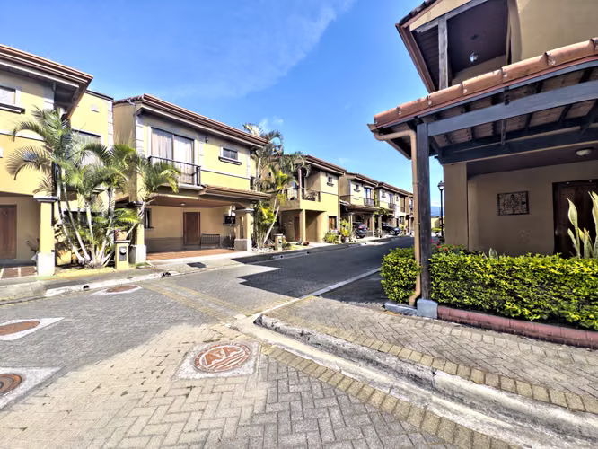 VENTA TIBAS AMPLIO CONDOMINIO EN SAN JUAN DE TIBAS