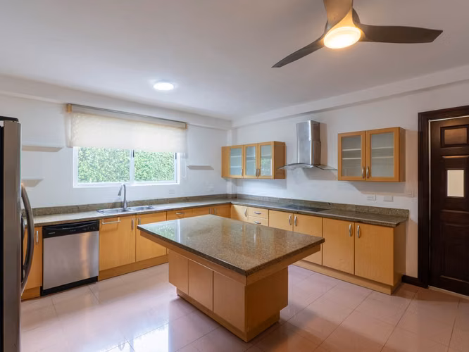 VENTA DE CASA EN VALLE DEL SOL - Imagen 2