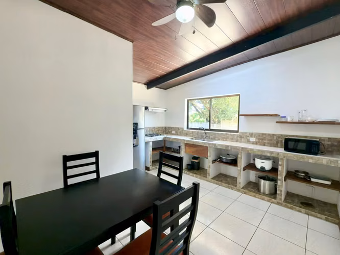 EXCLUSIVA PROPIEDAD EN VENTA CON PISCINA PRIVADA, CASA DE HUÉSPEDES Y AMPLIOS TERRENOS - Imagen 14