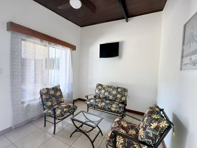 EXCLUSIVA PROPIEDAD EN VENTA CON PISCINA PRIVADA, CASA DE HUÉSPEDES Y AMPLIOS TERRENOS - Imagen 15