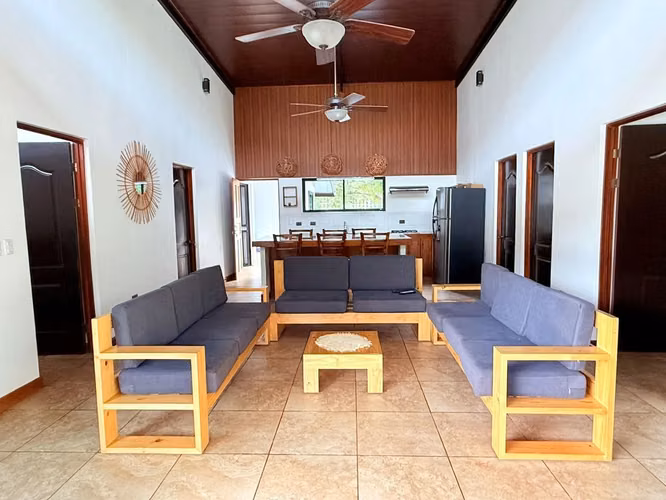 EXCLUSIVA PROPIEDAD EN VENTA CON PISCINA PRIVADA, CASA DE HUÉSPEDES Y AMPLIOS TERRENOS - Imagen 6