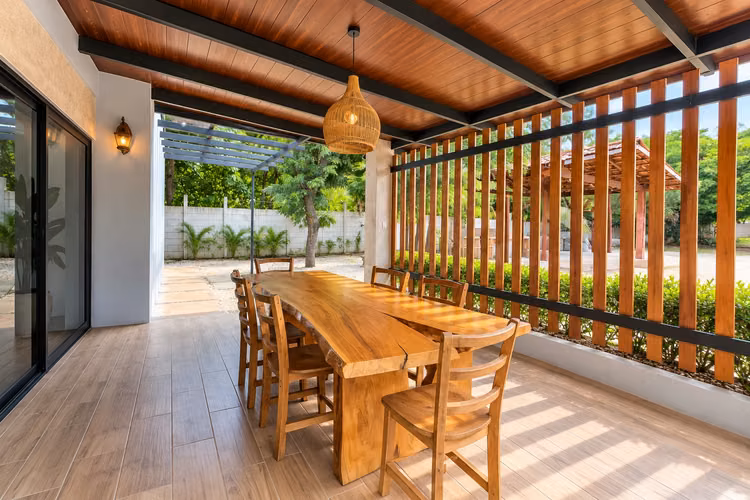 EXCLUSIVA PROPIEDAD EN VENTA CON PISCINA PRIVADA, CASA DE HUÉSPEDES Y AMPLIOS TERRENOS - Imagen 9